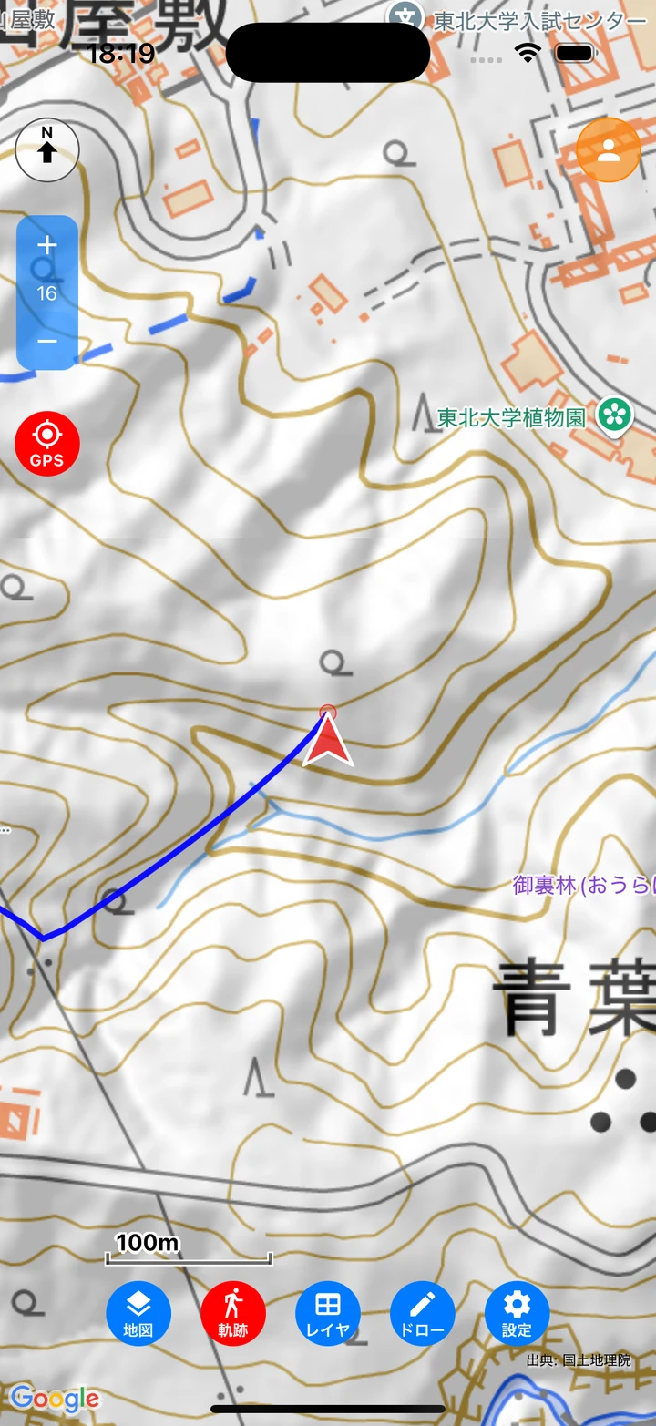 トラック記録中（軌跡ボタンとGPSボタンが赤）